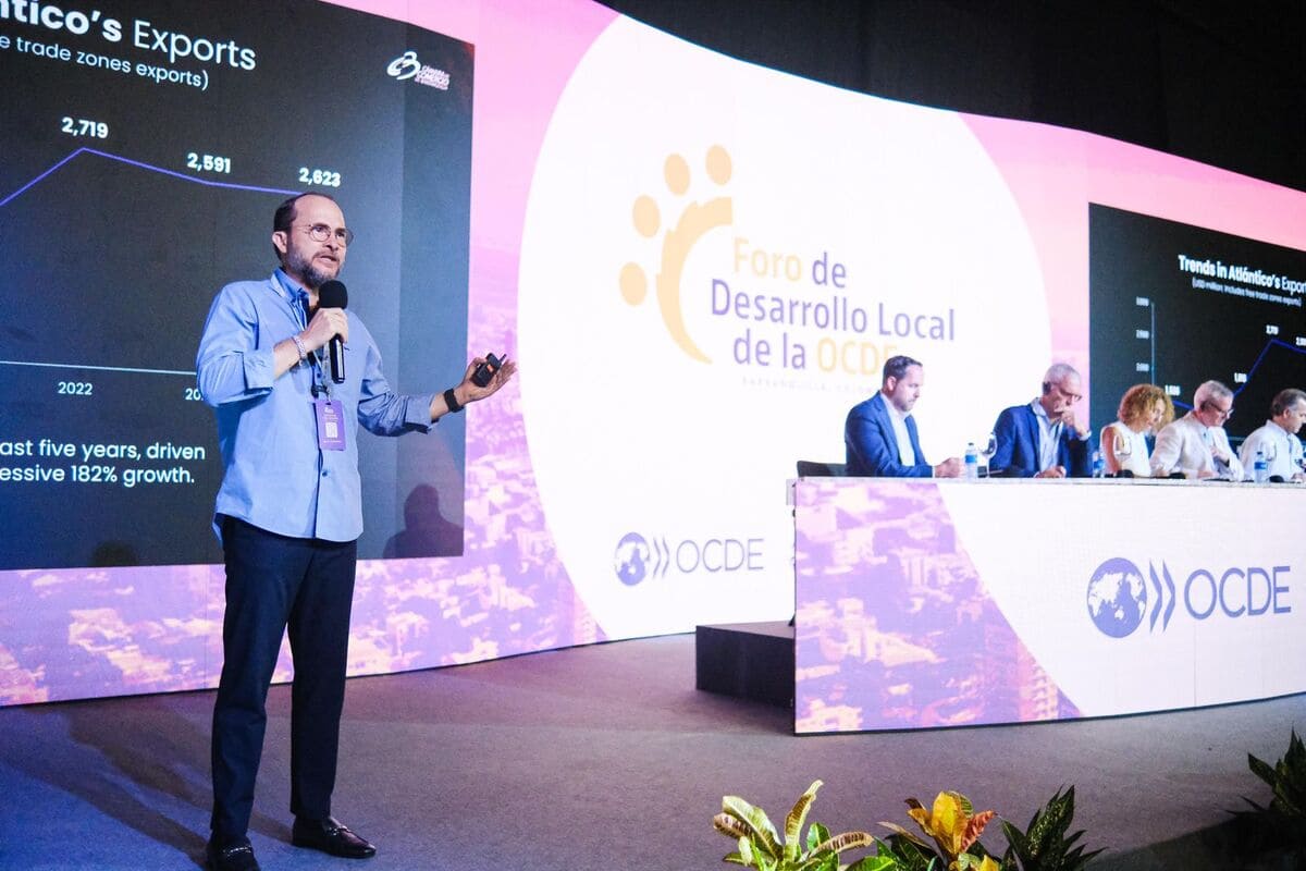 La imagen tiene un atributo ALT vacío; su nombre de archivo es MANUEL-FERNANDEZ-PANEL-OCDEJULIO9.jpg